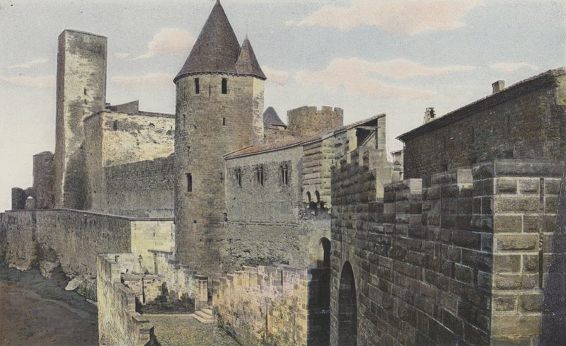 Carcassonne Cite, Vista O Chemin des remparts, Torre da Justiça (antes da restauração) de French Photographer