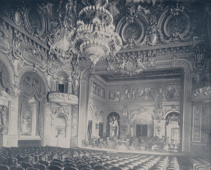 Salão de concertos, Monte Carlo (foto a p/b) de French Photographer