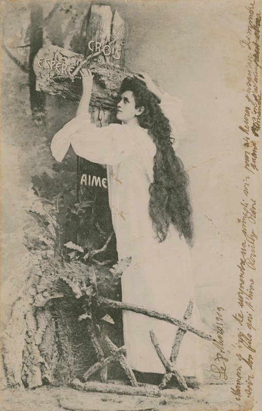 Crois Espere Aime (Believe Hope Love). Postal enviado em 1913. Handwrighting na borda direita é uma mensagem pessoal entre os membros da família. de French Photographer