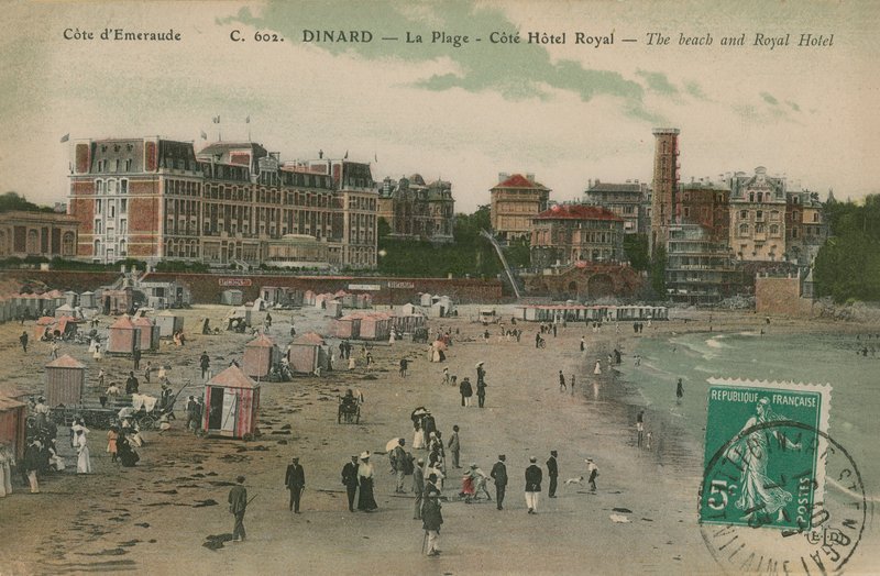 Dinard - a praia e o Royal Hotel. Postal enviado em 1913. de French Photographer