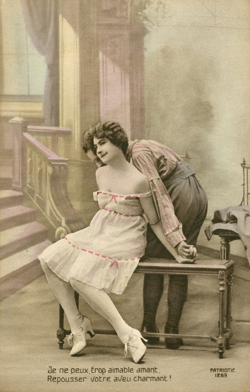 Casal envolvente (foto a cores) de French Photographer