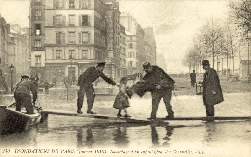 Inundações de Paris, França, janeiro de 1910 de French Photographer