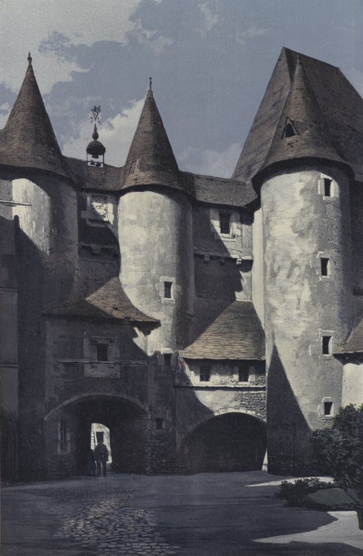 Fougeres-sur-Bievre, Chateau, fachada no pátio de French Photographer