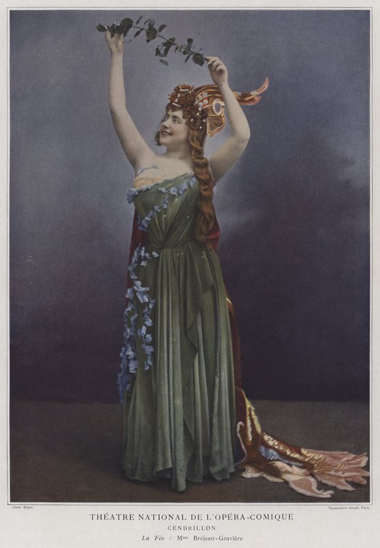 Georgette Brejean-Graviere como a fada em Cendrillon (foto colorida) de French Photographer
