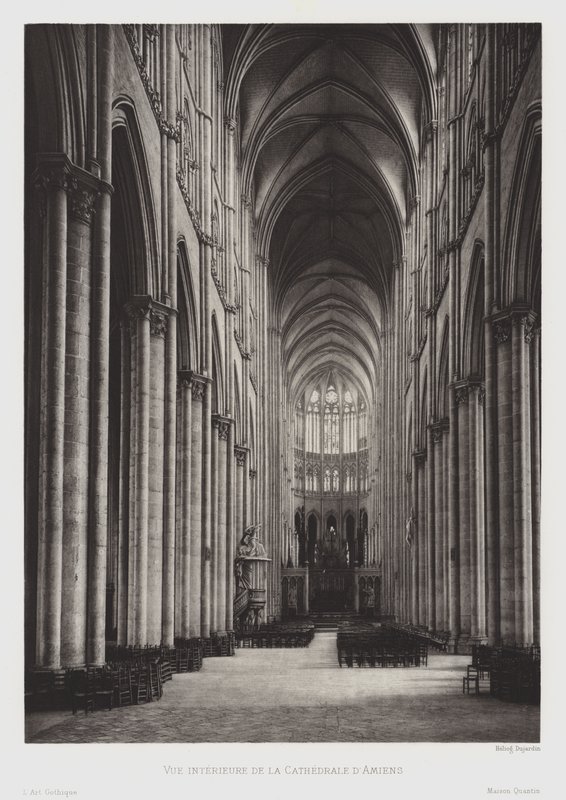 Vista interior da Catedral de Amiens (foto a p/b) de French Photographer