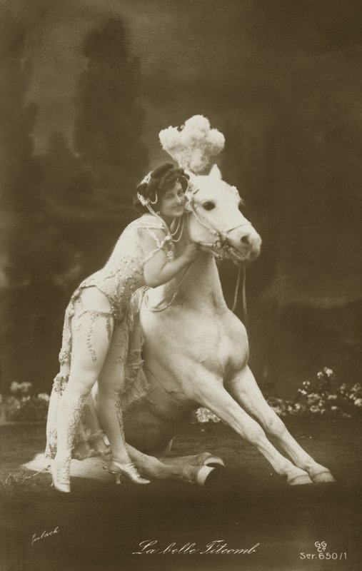 La Belle Titcomb (fotografia a preto e branco) de French Photographer