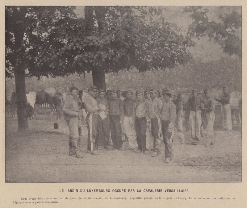 A Comuna de Paris, O Jardim do Luxemburgo ocupado pela Cavalaria de Versalhes (foto a p/b) de French Photographer