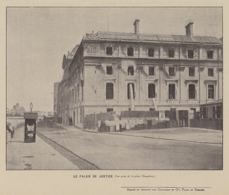 Comuna de Paris, Palácio de Justiça, Vista da Praça Dauphine (foto a p/b) de French Photographer