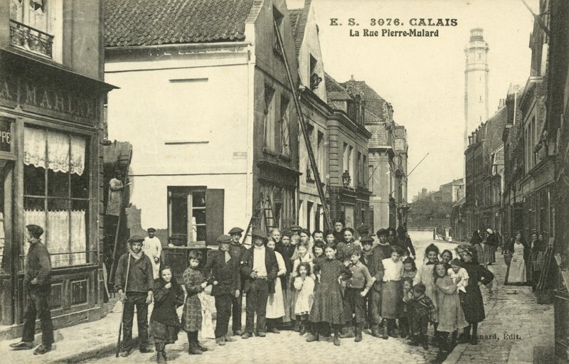 Rue Pierre-Mulard, Calais (foto a p/b) de French Photographer