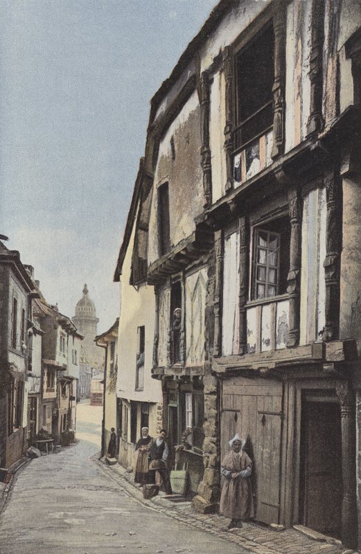 Lamballe, rua que conduz à igreja de French Photographer