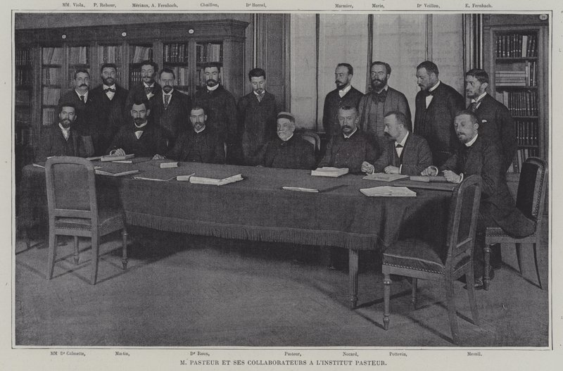 Louis Pasteur e seus colaboradores trabalhando em uma vacina para a garupa no Institut Pasteur em Paris (foto a p/b) de French Photographer