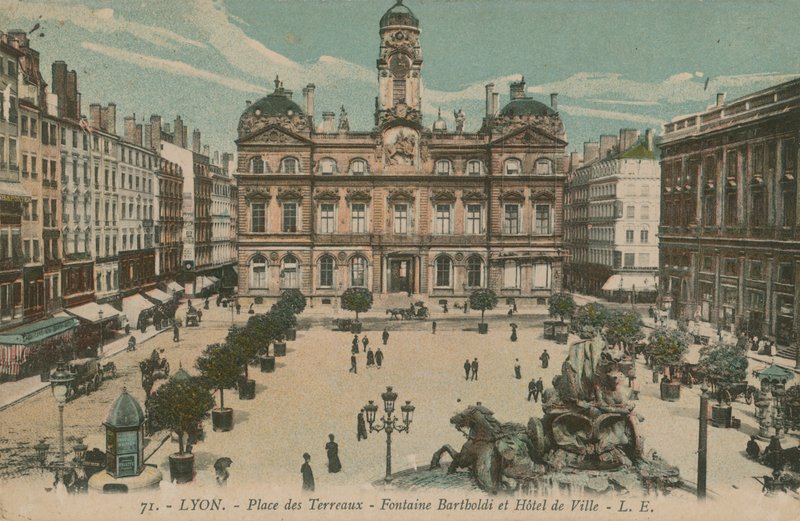 Lyon - Place des Terreaux - Fonte Bartholdi e a Câmara Municipal. Postal enviado em 1913. de French Photographer