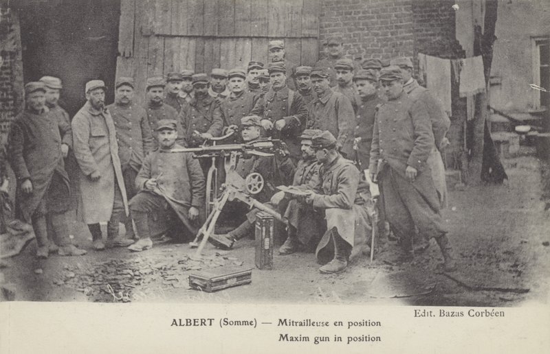 Maxim arma em posição, Albert, Somme, Primeira Guerra Mundial (foto a p/b) de French Photographer