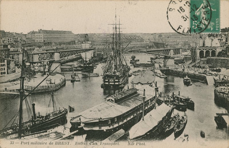 Porto militar em Brest, França. Postal enviado em 1913. de French Photographer