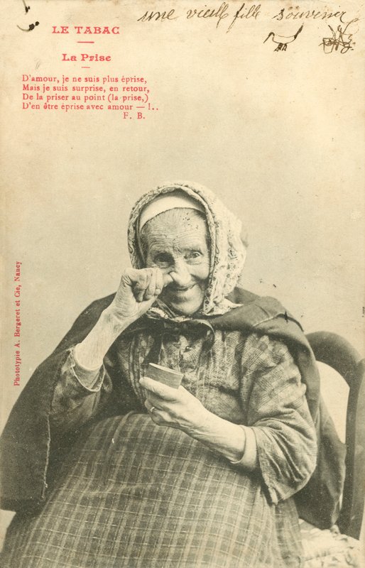 Mulher velha, tomando rapé de French Photographer