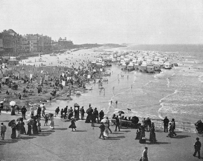 Ostende - O Kursaal e a Praia (foto a p/b) de French Photographer