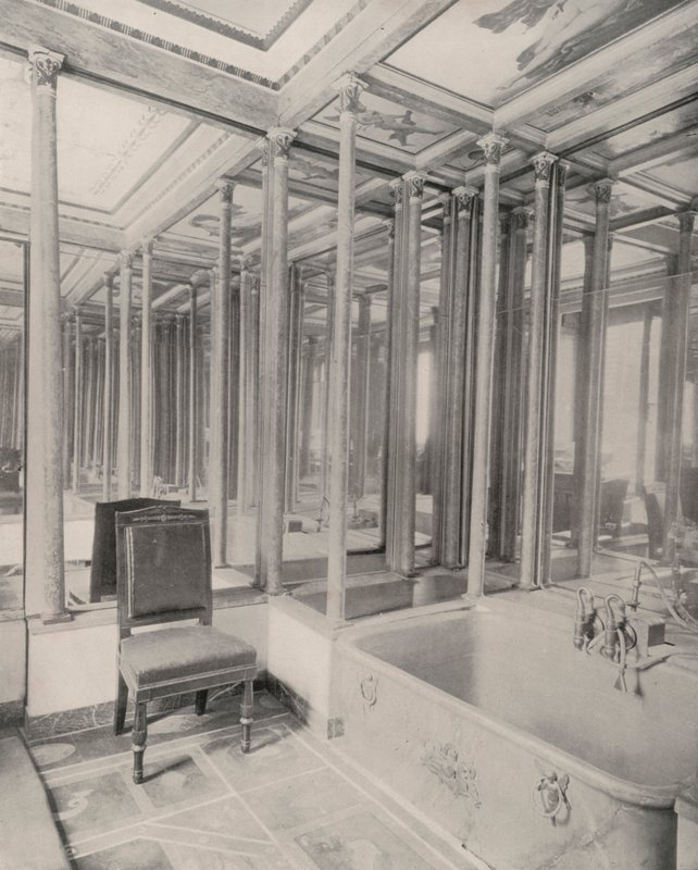 Paris: Banh-Room, Edifício da Embaixada da Alemanha (foto a p/b) de French Photographer