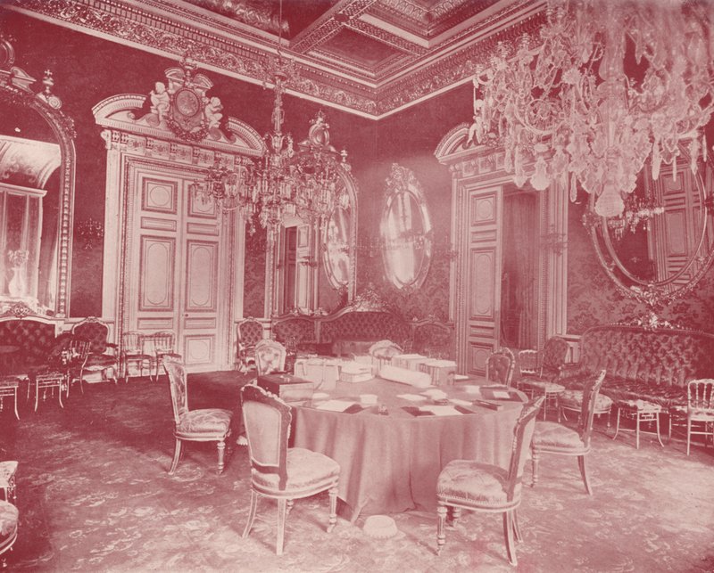 Paris: Sala de Conferências, Ministério dos Negócios Estrangeiros (foto a p/b) de French Photographer