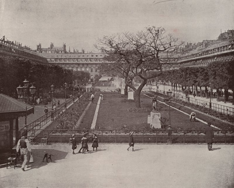Paris: Jardim do Palácio Real (foto a p/b) de French Photographer