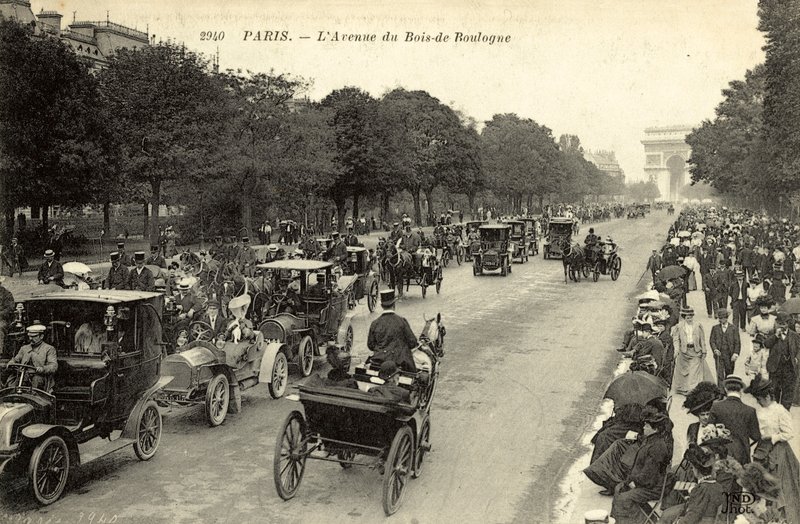 Paris, LAvenue do Bois De Boulogne de French Photographer