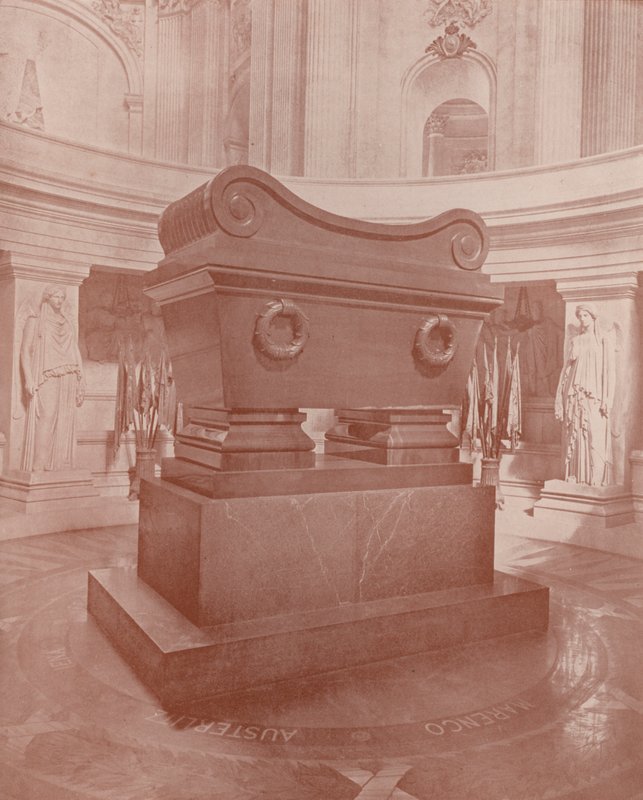 Paris: Sarcófago e Túmulo de Napoleão (foto a p/b) de French Photographer