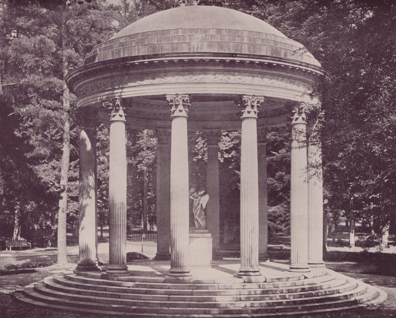 Paris: Templo do Amor, Versalhes (foto a p/b) de French Photographer