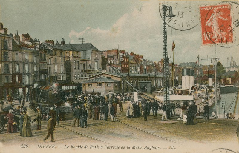 Trem expresso de Paris no beira-rio em Dieppe. Postal enviado em 1913. de French Photographer
