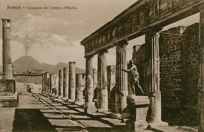Pompéia - colunata do Templo de Apolo. Postal enviado em 1913. de French Photographer