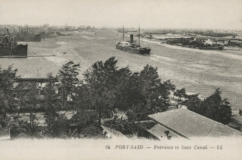 Porto-Said, Egipto: Entrada do Canal do Suez (fotografia a preto e branco) de French Photographer