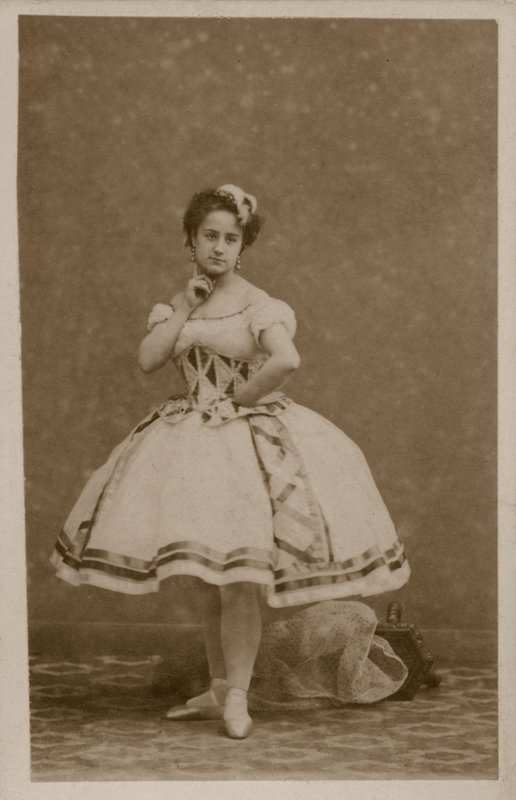 Retrato de um bailarino (foto a p/b) de French Photographer