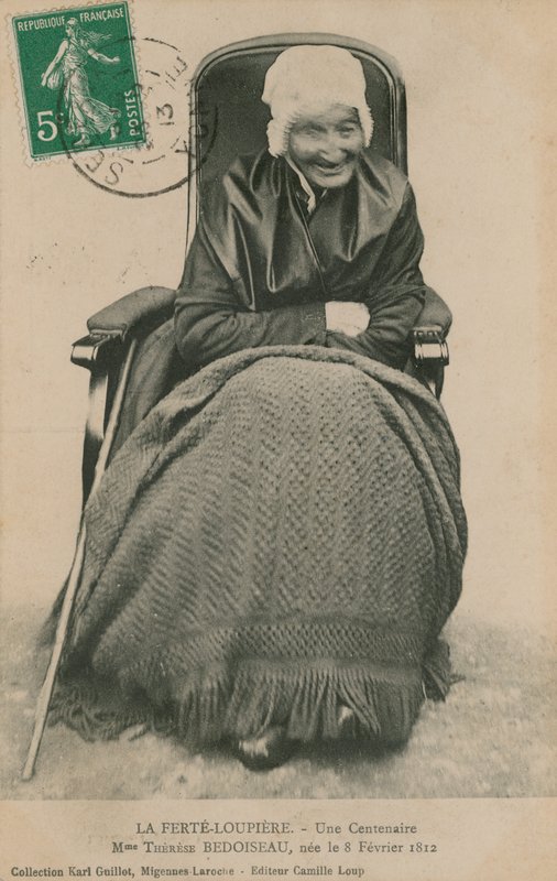 Postal de um centenário, madame Therese Bedoiseau, La Ferte-Loupiere, 1913 de French Photographer