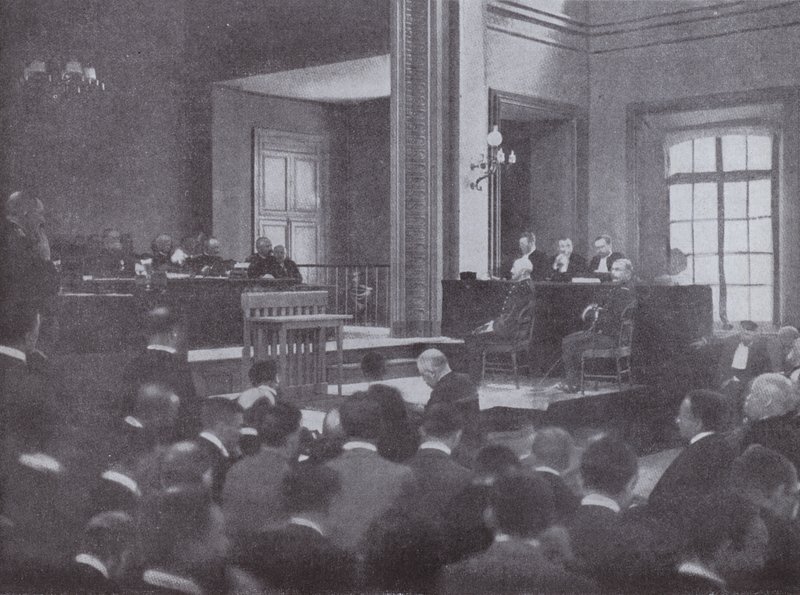 Novo julgamento do caso de Alfred Dreyfus, oficial do exército francês injustamente condenado por traição, Rennes, França, 1899 de French Photographer