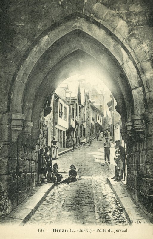 Rue du Jezual, Dinan (foto a p/b) de French Photographer