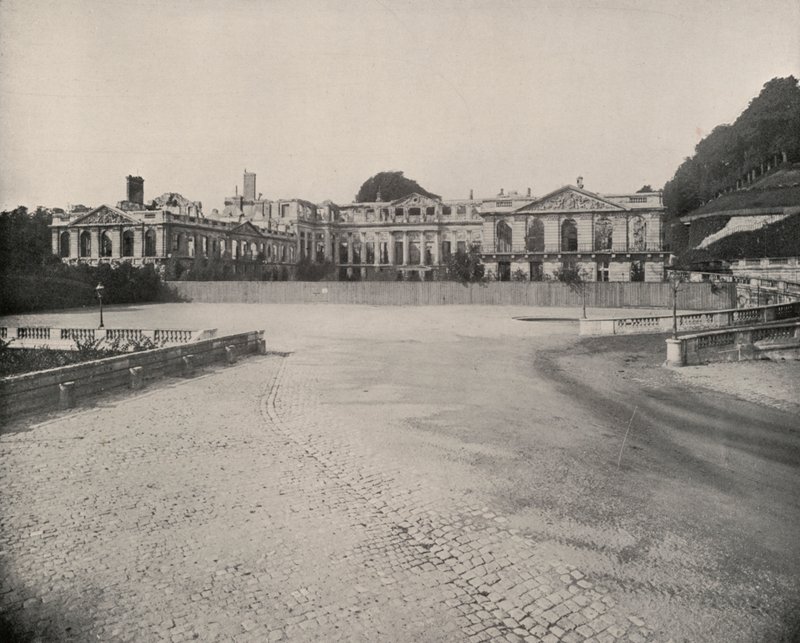 Ruínas do Palácio de St Cloud (foto a p/b) de French Photographer