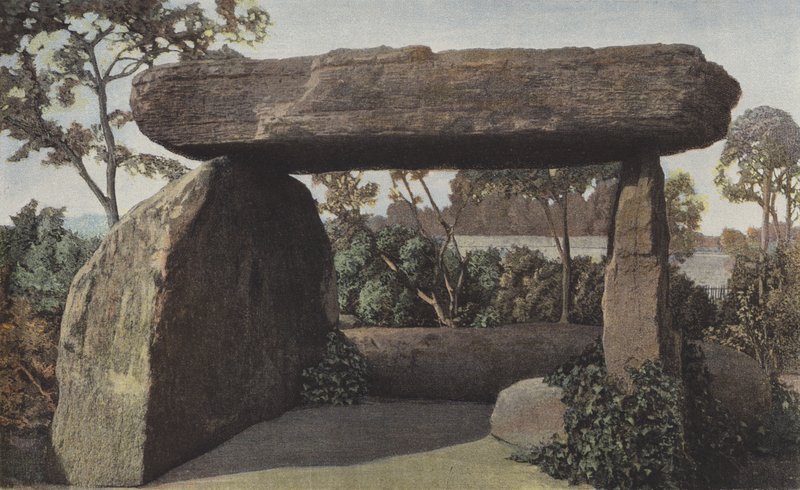 Saint-Nazaire, Dolmen rodeia uma praça de French Photographer
