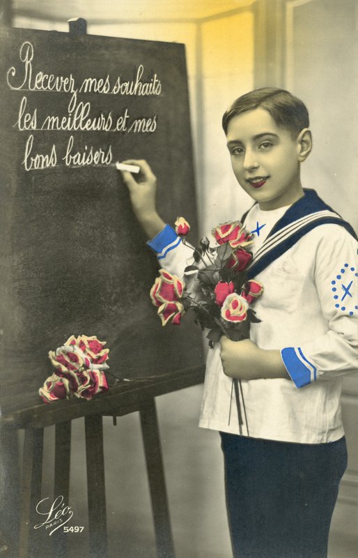 Escrita do estudante em um quadro negro (foto colorida) de French Photographer