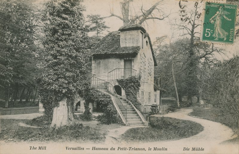 O moinho em Hameau de la reine, um retiro rústico construído para Marie Antoinette no parque do Chateau de Versailles perto do Petit Trianon. Postal enviado em 1913. de French Photographer