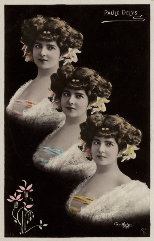 Três cabeças femininas idênticas de French Photographer
