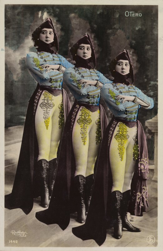 Três mulheres idênticas de French Photographer