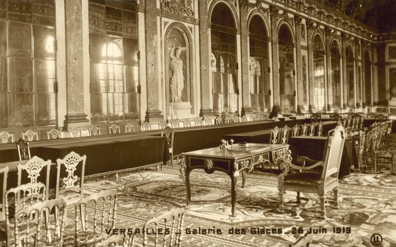 Versailles, Hall Of Mirrors, 28 de junho de 1919 de French Photographer