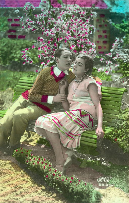 Jovem, prestes a beijar menina de French Photographer