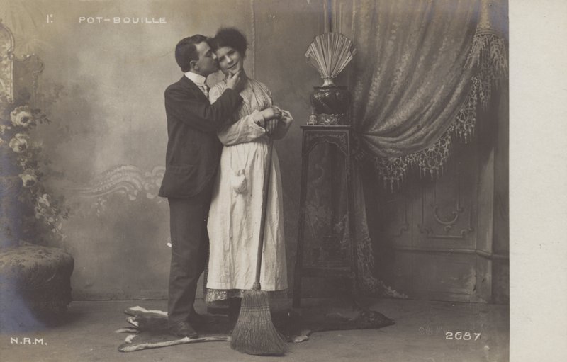 Homem jovem, beijando, a, empregada de French Photographer
