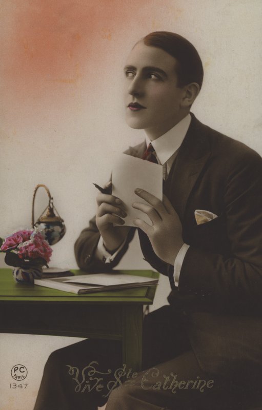 Homem jovem, escrevendo uma carta de French Photographer