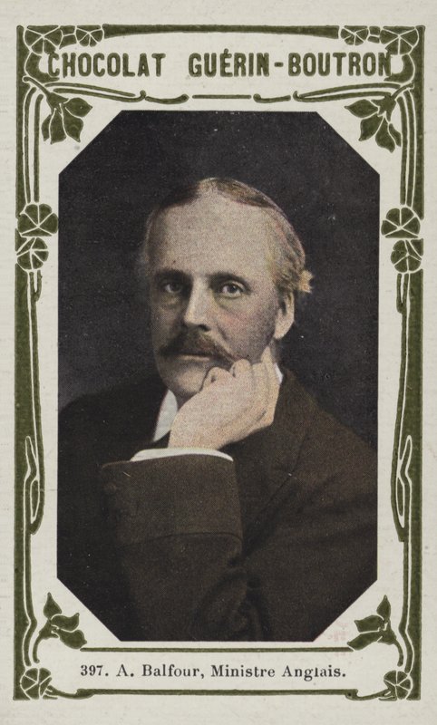 Em Balfour, ministro inglês (foto colorida) de French School