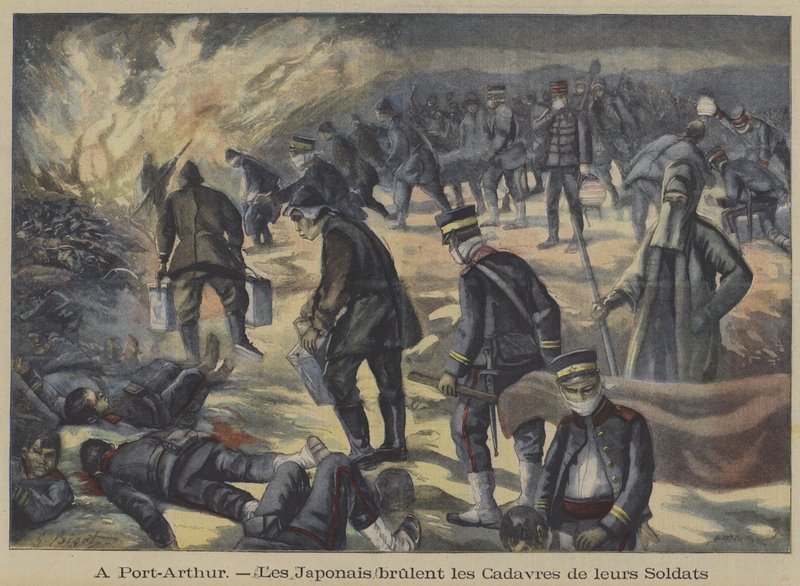 Soldados japoneses queimando os corpos de seus camaradas mortos no Cerco de Port Arthur, Guerra Russo-Japonesa (cor litho) de French School