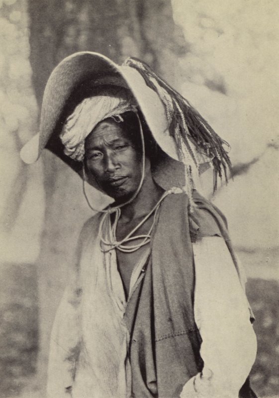 Birmânia: Um comerciante Shan com o seu chapéu de tempo quente (foto a p/b) de Georges Bertin Scott