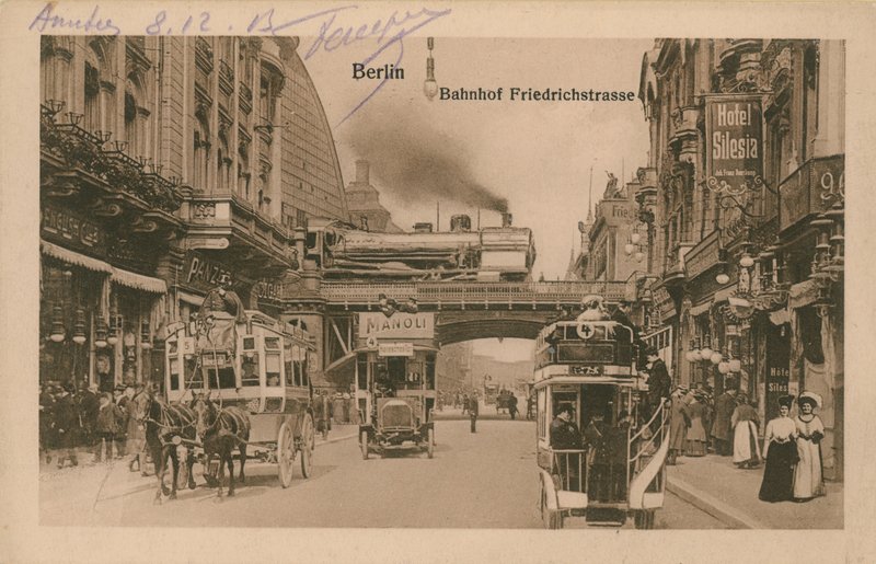 Postal da estação ferroviária de Friedrichstrasse, Berlim, enviado em 1913 (fotografia a preto e branco) de German Photographer