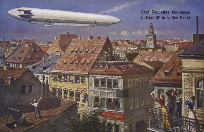 Dirigível do zepelim em vôo de German School