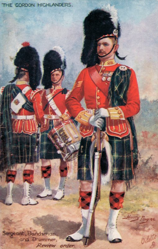 The Gordon Highlanders, Sergeant, Bandsman, and Drummer, Review Order (color litho) de Harry Payne