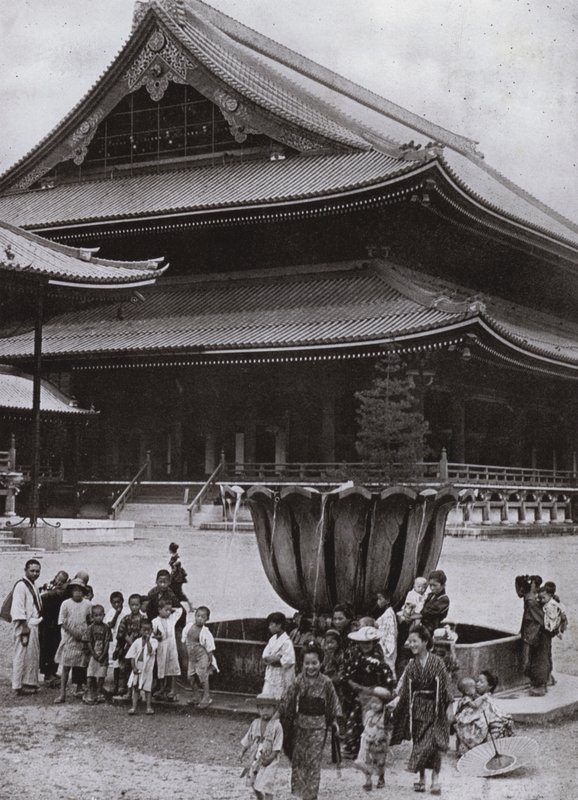 Templo Higashi Hongwanji, Kyoto (foto a p/b) de Herbert Ponting